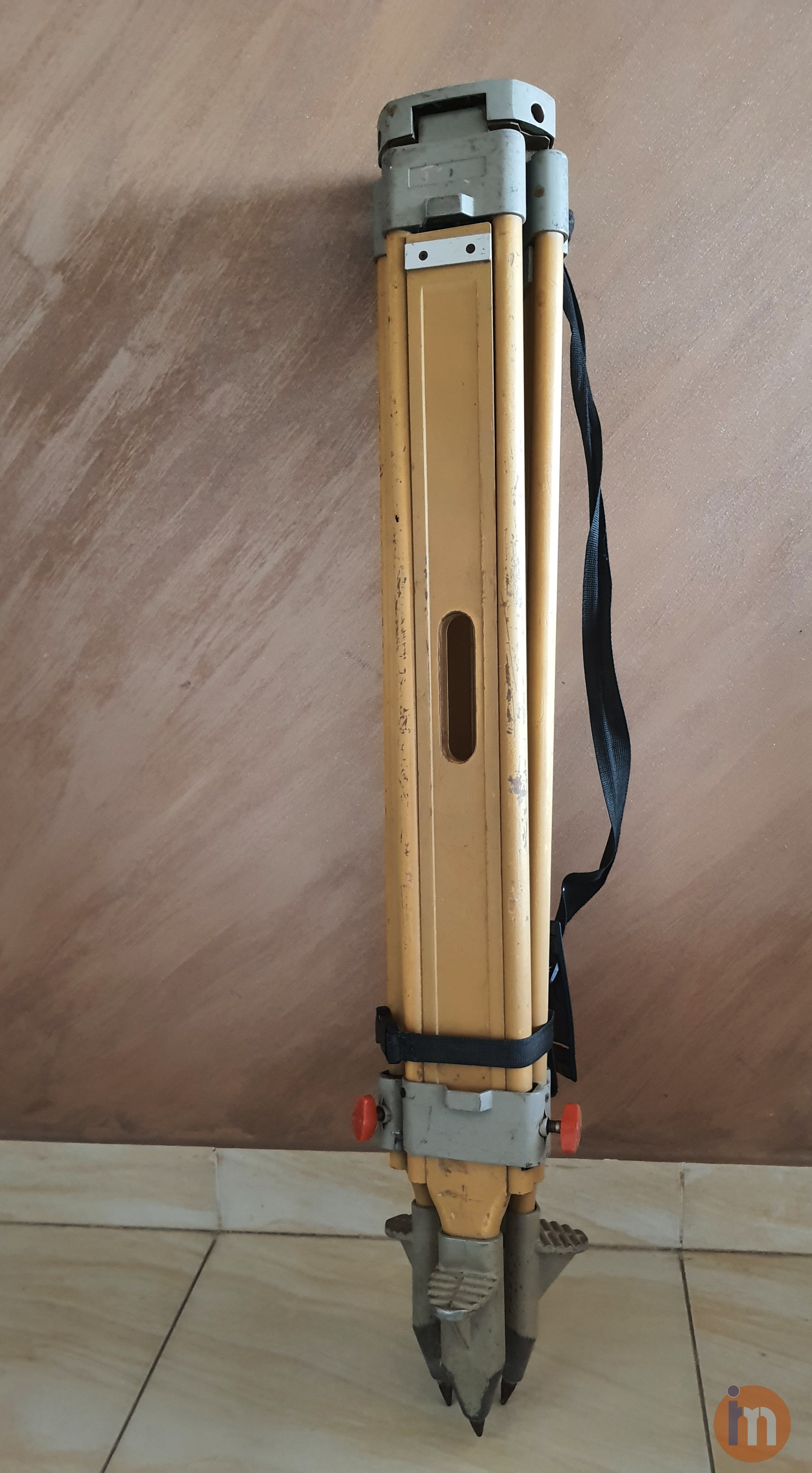 حامل توتال استيشن خشبي - صورة 1