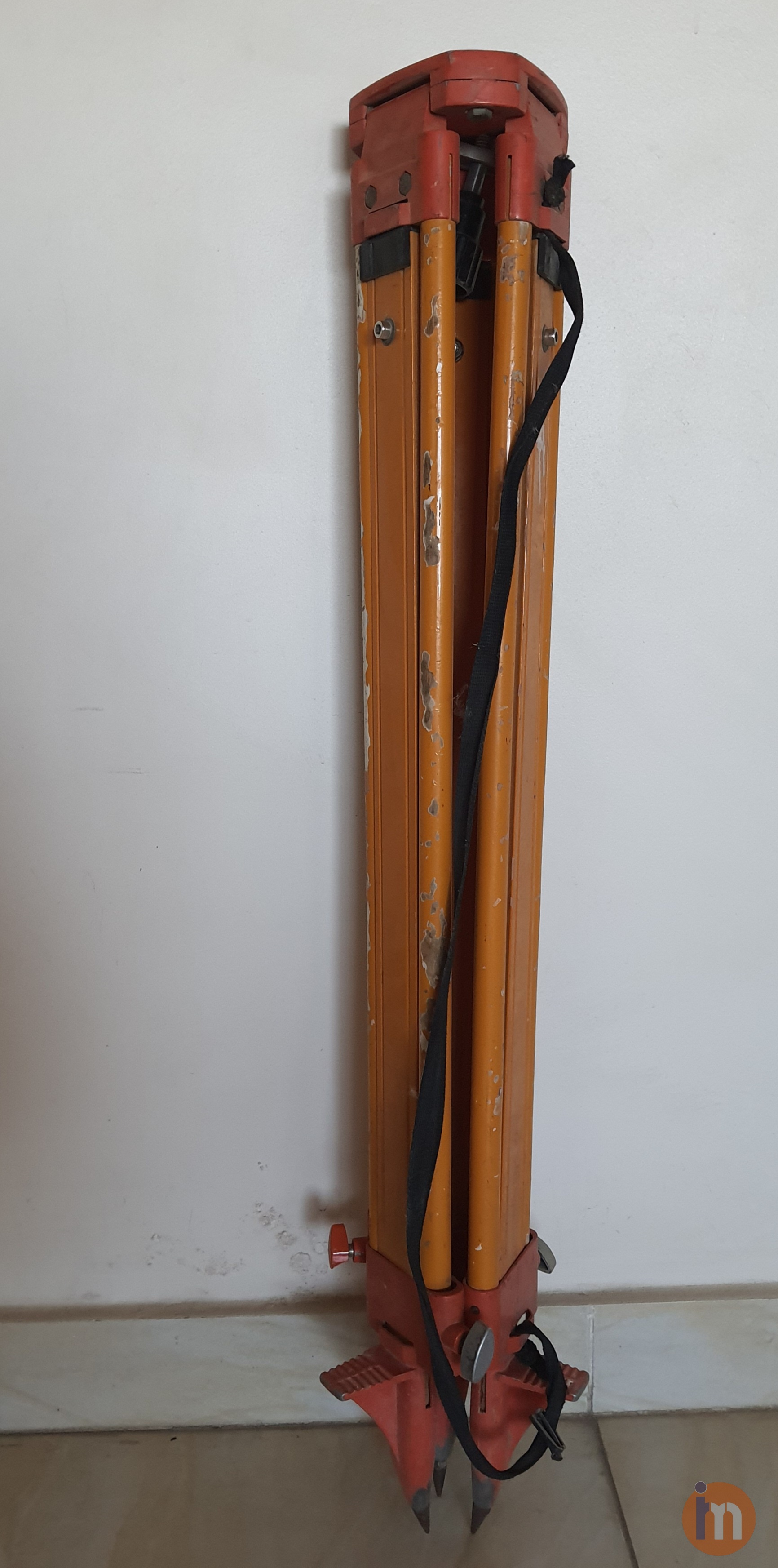 حامل توتال استيشن خشبي