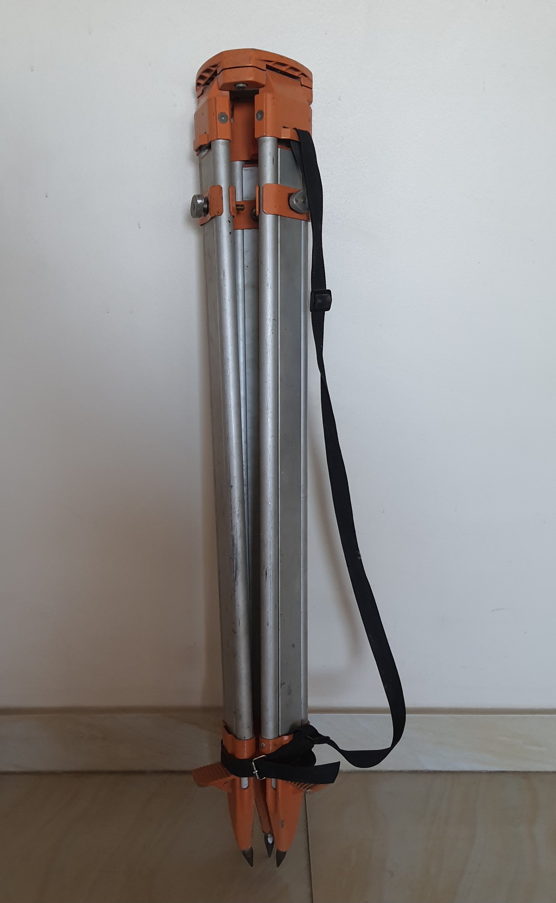 حامل المونيوم يصلح للميزان او التوتال استيشن - صورة 2